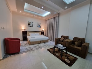 Premium bedding, minibar, desk, laptop workspace - Vista City Hotel (Dubai)