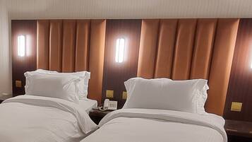 Deluxe-værelse med dobbeltseng eller 2 enkeltsenge | Premium-sengetøj, minibar, skrivebord