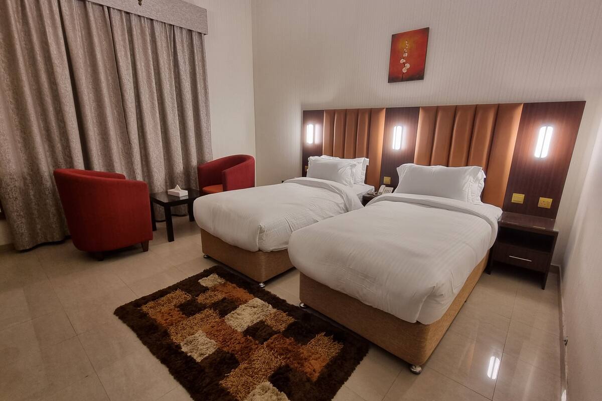 Ropa de cama de alta calidad, minibar, escritorio