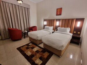 Premium bedding, minibar, desk, laptop workspace - Vista City Hotel (Dubai)