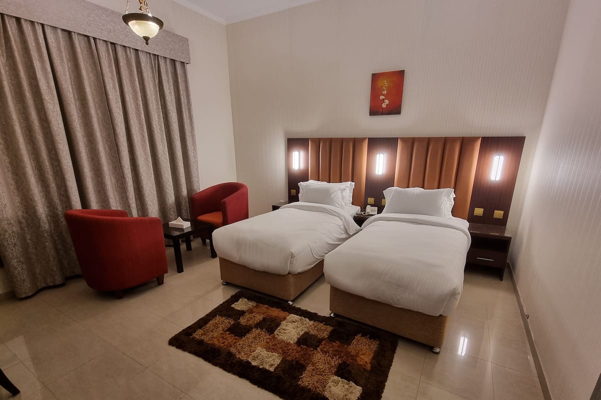 Hochwertige Bettwaren, Minibar, Schreibtisch