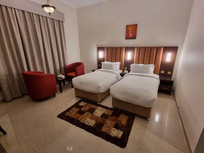 Premium bedding, minibar, desk, laptop workspace - Vista City Hotel (Dubai)