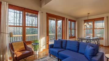 TV connectée, cheminée, espaces bureaux