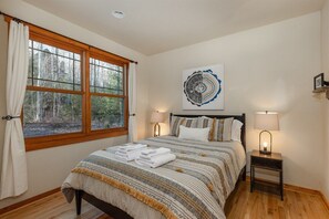 2 bedrooms, desk, iron/ironing board, free WiFi