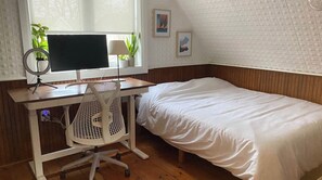 2 habitaciones, tabla de planchar con plancha, wifi y ropa de cama 