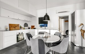Geladeira, fogão, cooktop, lava-louças