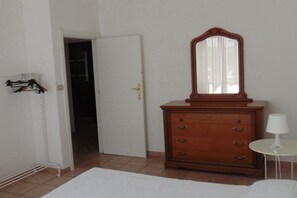 1 bedroom, bed sheets - S241 - Sirolo, two-room apartment completely renovated (Coppo)