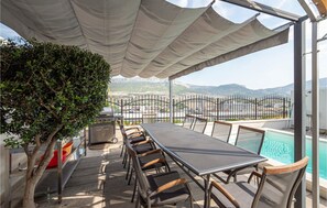 تناول الط عام بالخارج