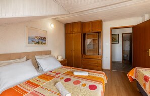 2 bedrooms, free WiFi, bed sheets