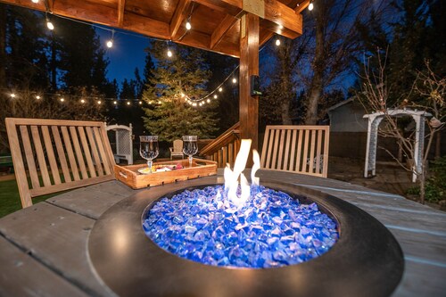 Near Lake & Village - Gorgeous!  Fenced • Spa• EV • Fire pit • Ping Pong