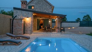 A stone house with a swimming pool, outdoor seating, and a covered patio area. - Lovely home in Glavina donja (Glavina donja)