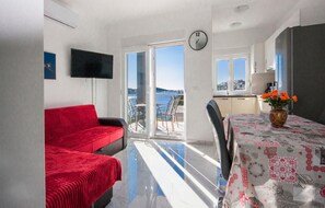 Smart TV - Nice apartment in Rogoznica (Rogoznica)
