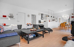 Smart TV, fireplace - 3 bedroom stunning home in Ebeltoft (Ebeltoft)