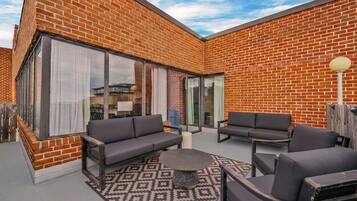 Deluxe Apartment, 1 King Bed with Sofa bed, Kitchen | Terrace/patio