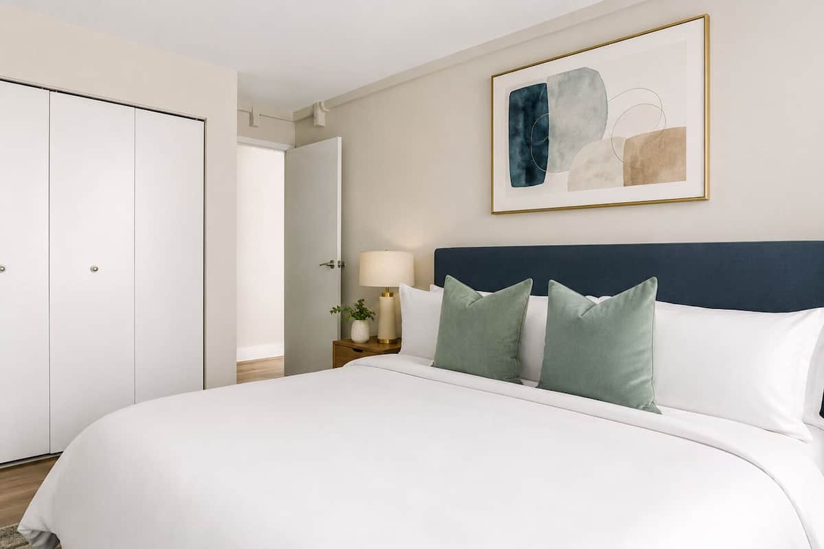 Iron/ironing board, cots/infant beds, bed sheets