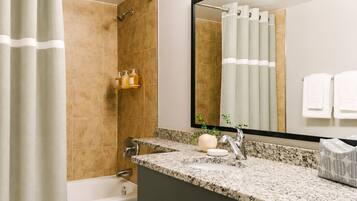 Standard Apartment, 2 Bedrooms, Kitchen | Bathroom | Hair dryer, towels, soap, shampoo