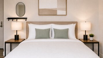 Signature Studio, 1 King Bed, Balcony