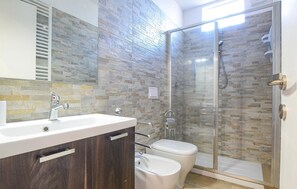 Bathtub - Cozy home in Fucecchio with WiFi (Fucecchio)