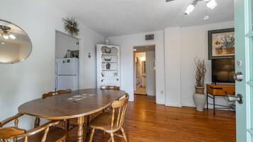 The Garden, Pet Friendly | In-room dining