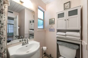 村舍 | 浴室 | 吹风机、毛巾、肥皂、洗发水