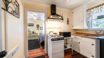 Rendezvous, Not Pet Friendly | Private kitchen | Fridge, microwave, coffee/tea maker, cookware/dishes/utensils