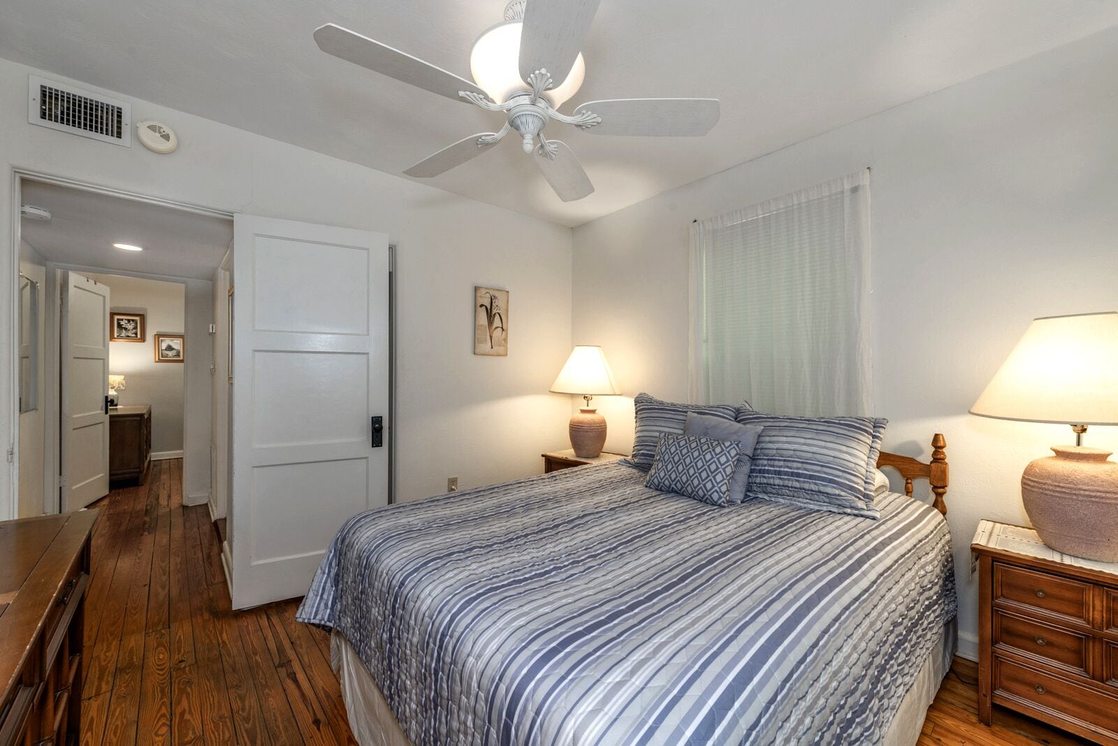 The Garden, Pet Friendly | Desk, blackout curtains, iron/ironing board, free WiFi