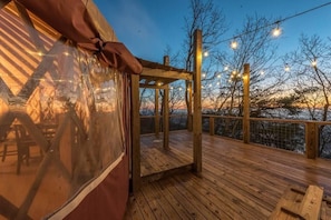 Terrace/patio - Cherry Blossom Yurt on Lookout Mountain (Rising Fawn)
