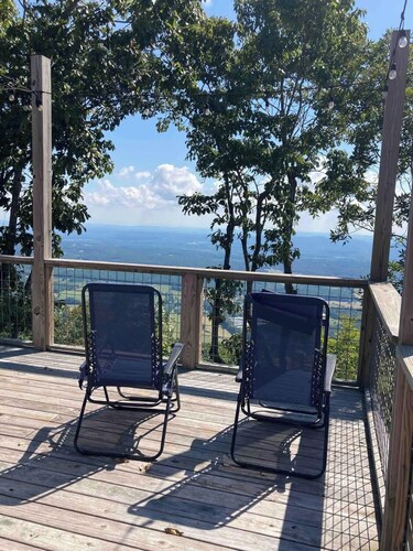 Cherry Blossom Yurt on Lookout Mountain