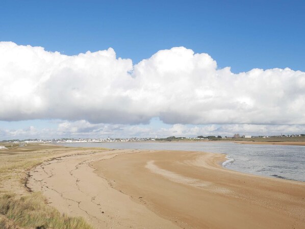 Una spiaggia nelle vicinanze