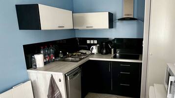 KĂŒhlschrank, GeschirrspĂŒler, Toaster, Hochstuhl