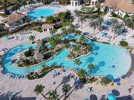 Piscina. Imperial Retreat: Games,Pool,Theatre + Free Night