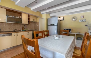 Fridge, stovetop, dishwasher, coffee/tea maker