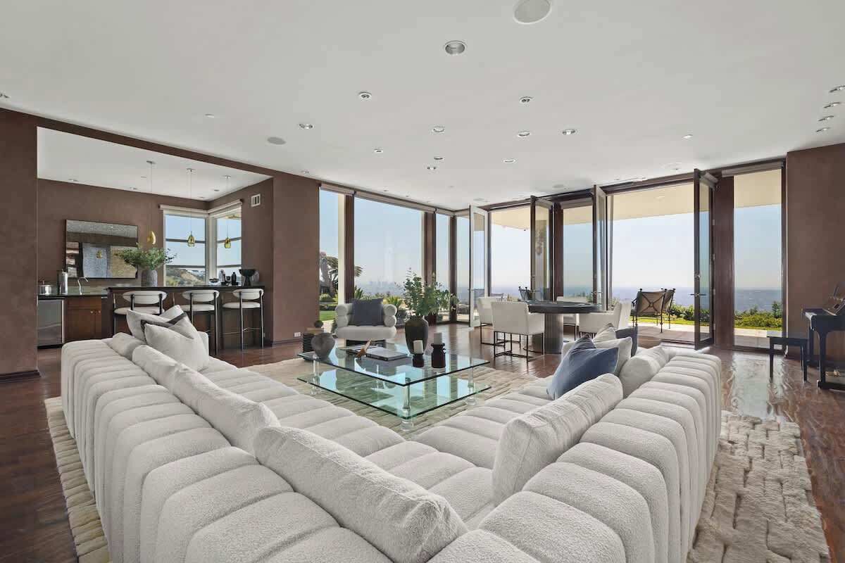 Smart TV, fireplace, offices