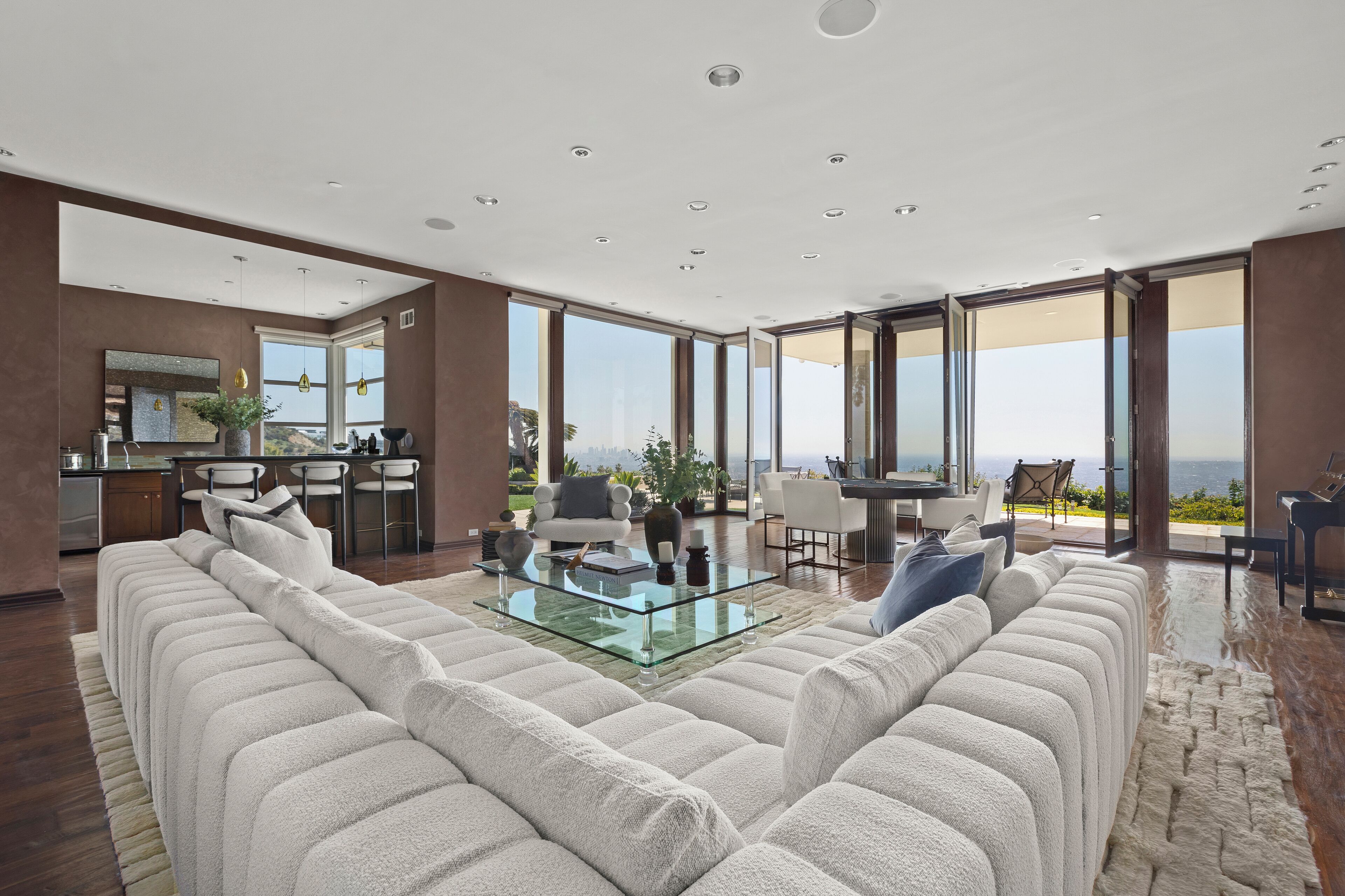 Smart TV, fireplace, offices