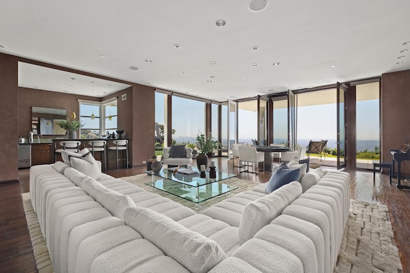 Smart TV, fireplace, offices