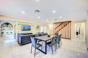 Interior - Tropical Oasis 6BR/4BR Villa Pool & Billiard Room (Hollywood)