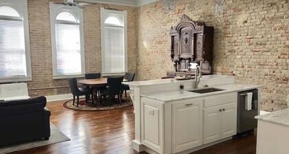 Historic downtown Luxury apartment