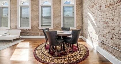 Historic downtown Luxury apartment