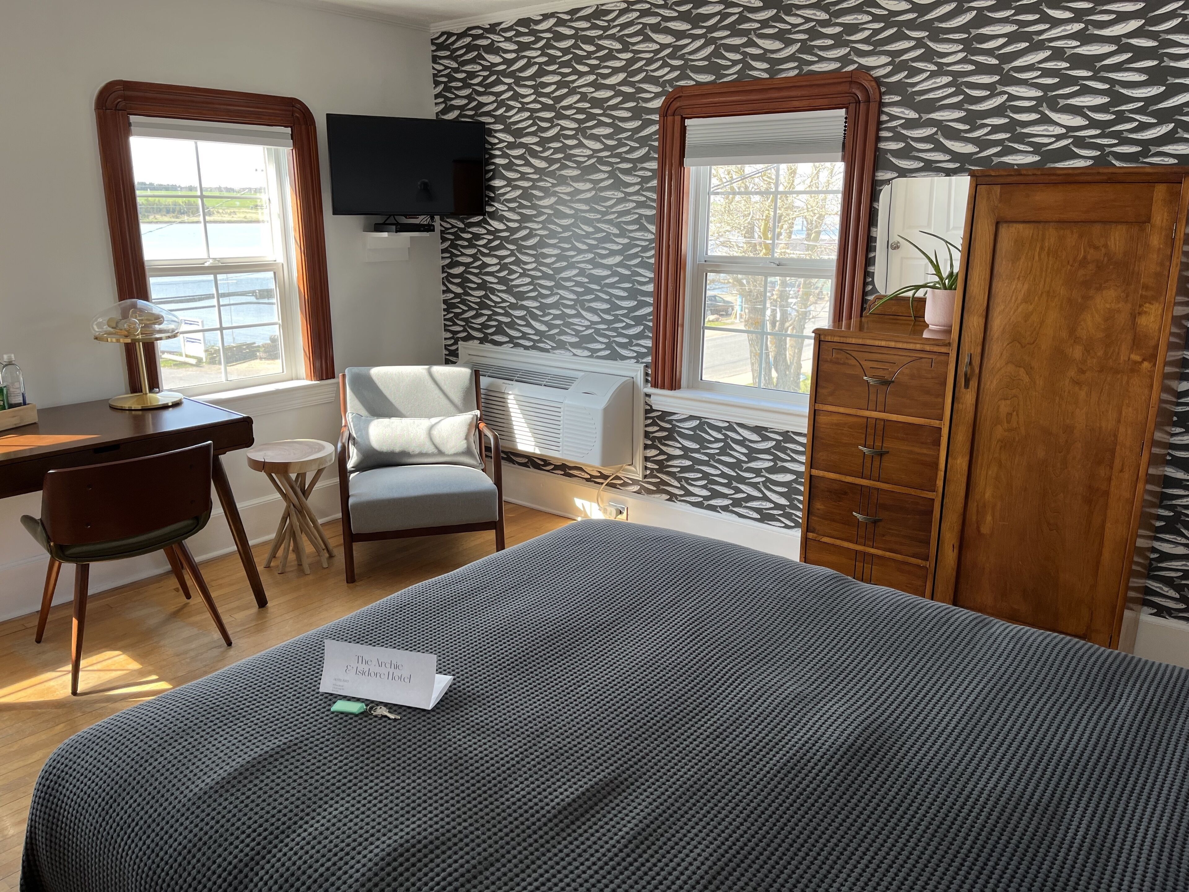 Premium bedding, minibar, individually decorated, individually furnished
