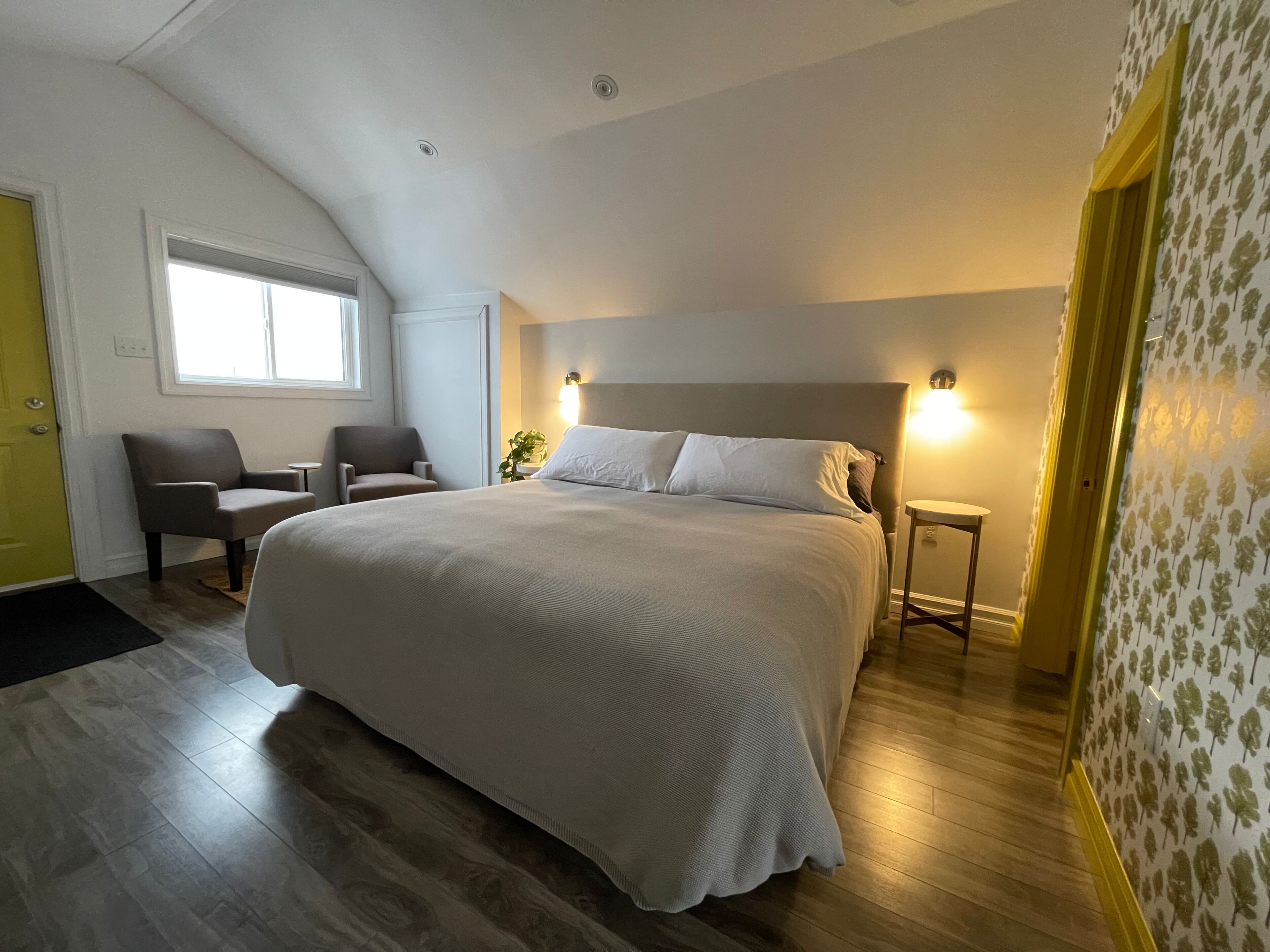 Chambre supérieure | Literie de qualité, minibar, décor unique, ameublement unique