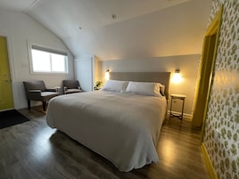 Quarto superior | Roupas de cama premium, frigobar, individualmente decorados