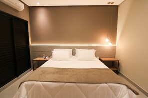 Kamar Double Mewah | Meja kerja, ruang kerja ramah laptop, Wi-Fi gratis, dan seprai linen