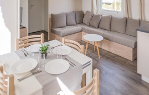 Dining - Cozy home in Kropswolde with WiFi (Kropswolde)