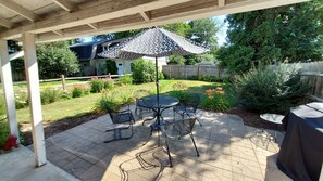 屋外ダイニングエリア