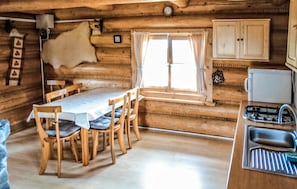 Kühlschrank, Mikrowelle, Herdplatte, Geschirrspüler