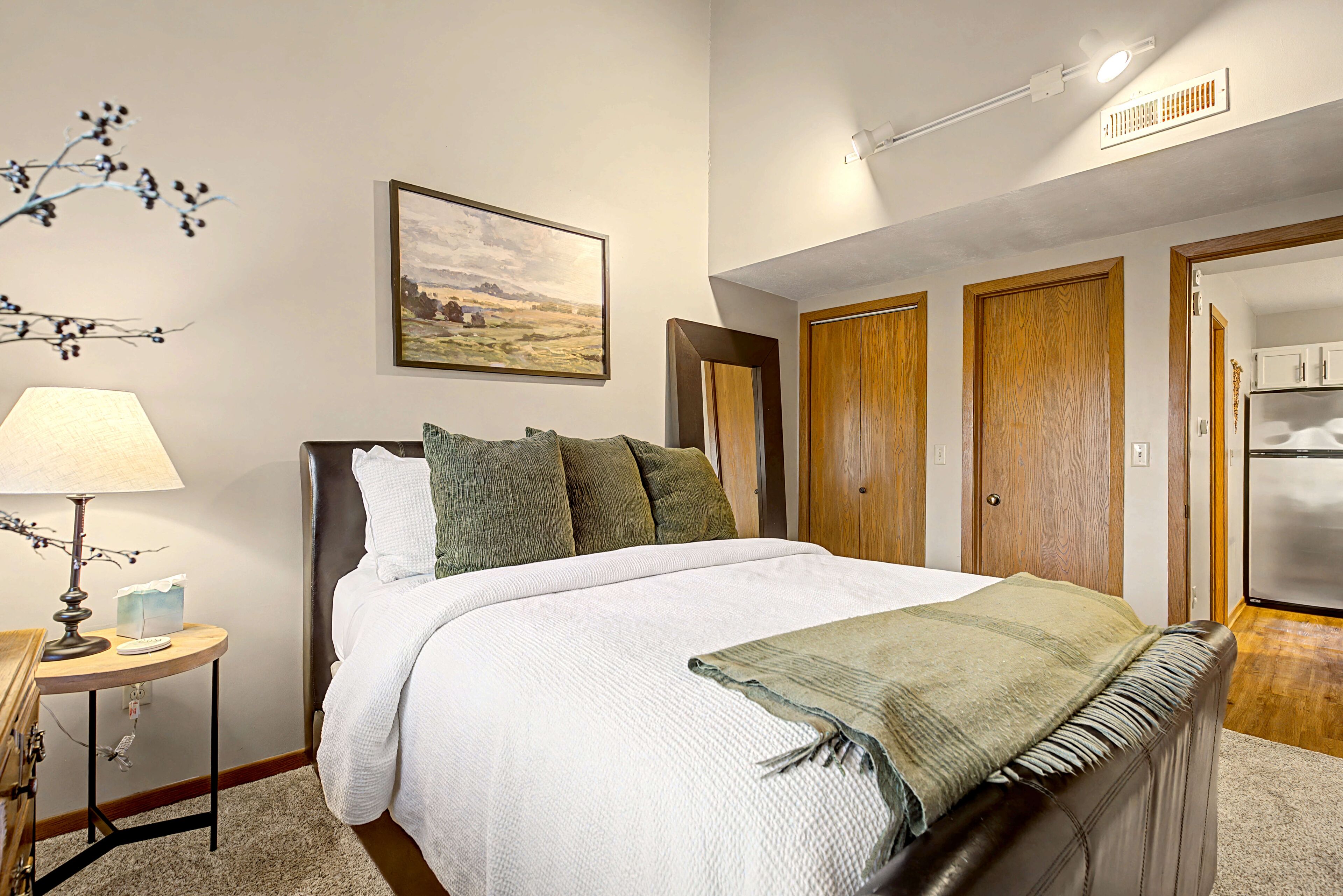 3 bedrooms, iron/ironing board, travel cot, free WiFi