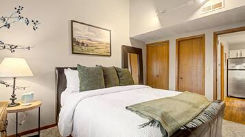 3 bedrooms, iron/ironing board, travel cot, free WiFi