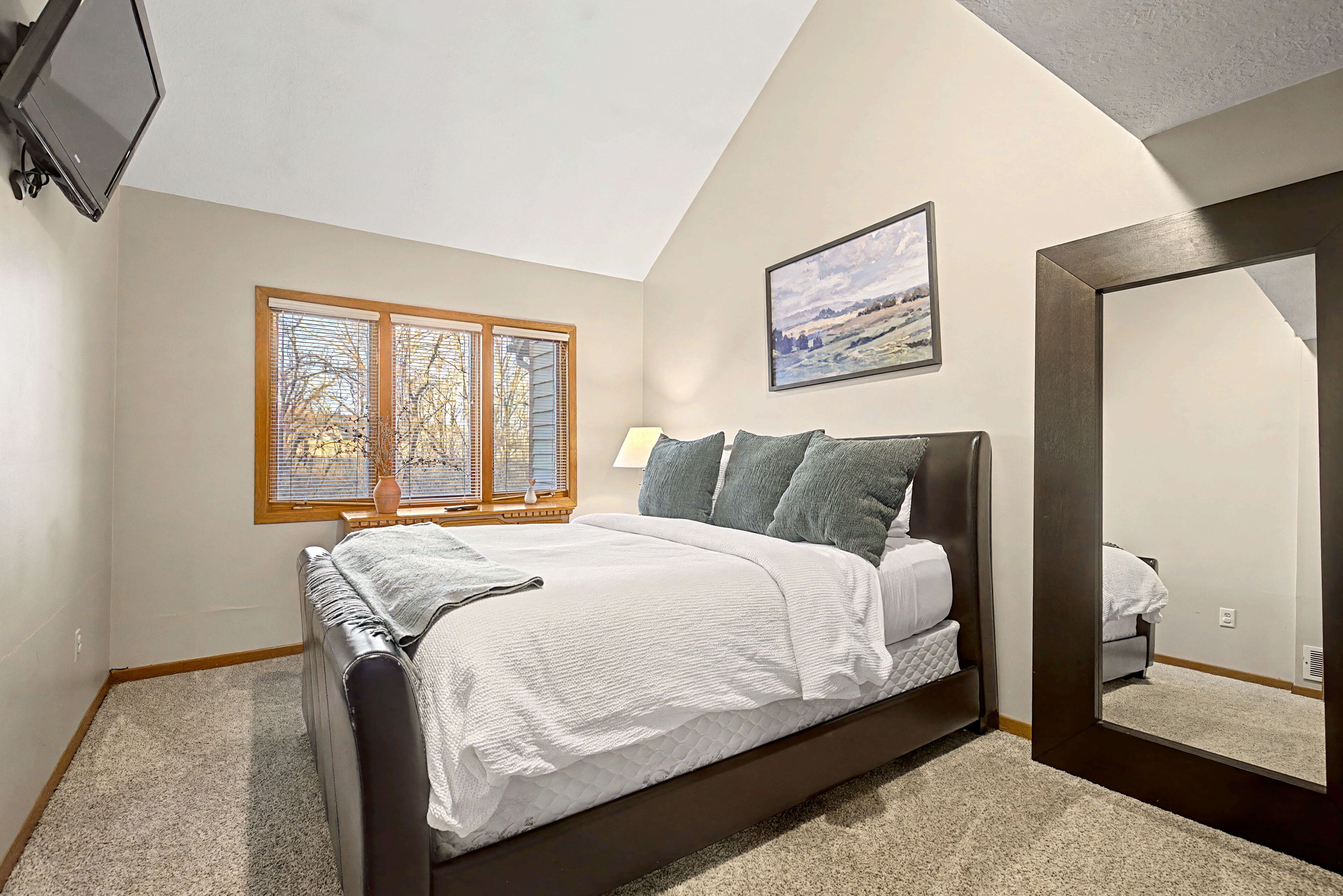 3 makuuhuonetta, silitysrauta/-lauta, vauvan matkasänky, ilmainen Wi-Fi