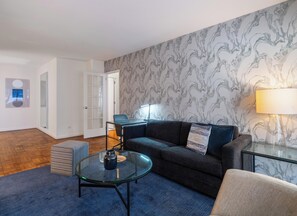 Unclassified image, 4 of 8, button