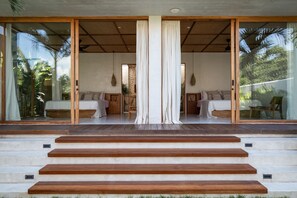 3 bedrooms, in-room safe, individually decorated, desk - Las Lunas Villas Canggu (Canggu)